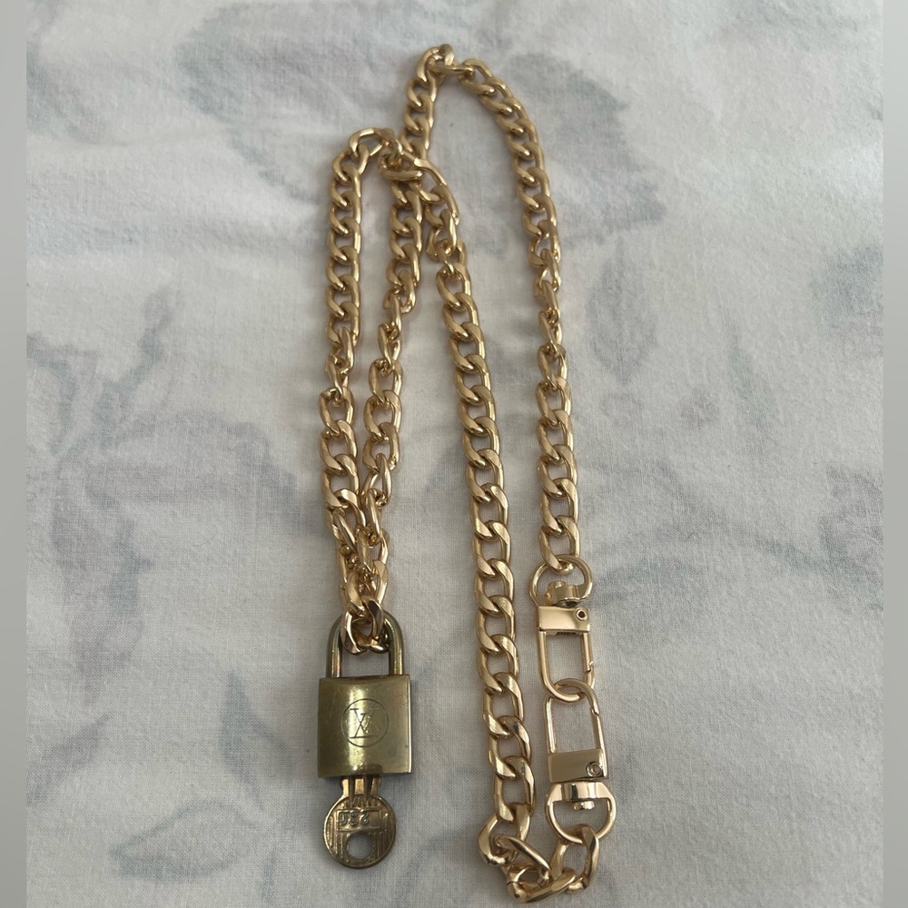 LOUIS VUITTON RARE #230 LOCK & KEY